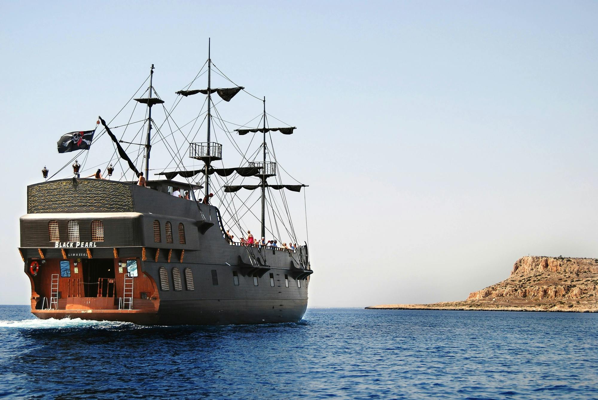 Black Pearl afternoon cruise with live music