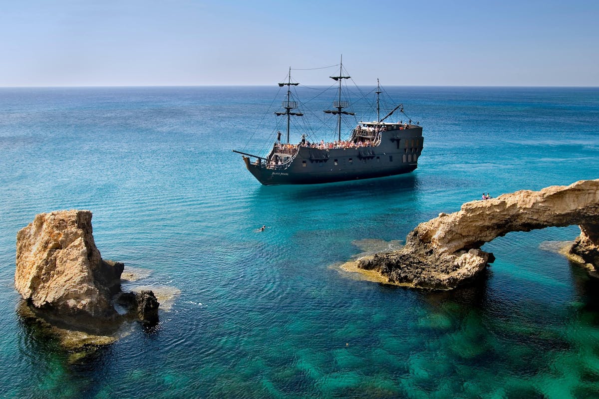 Black Pearl afternoon cruise with live music