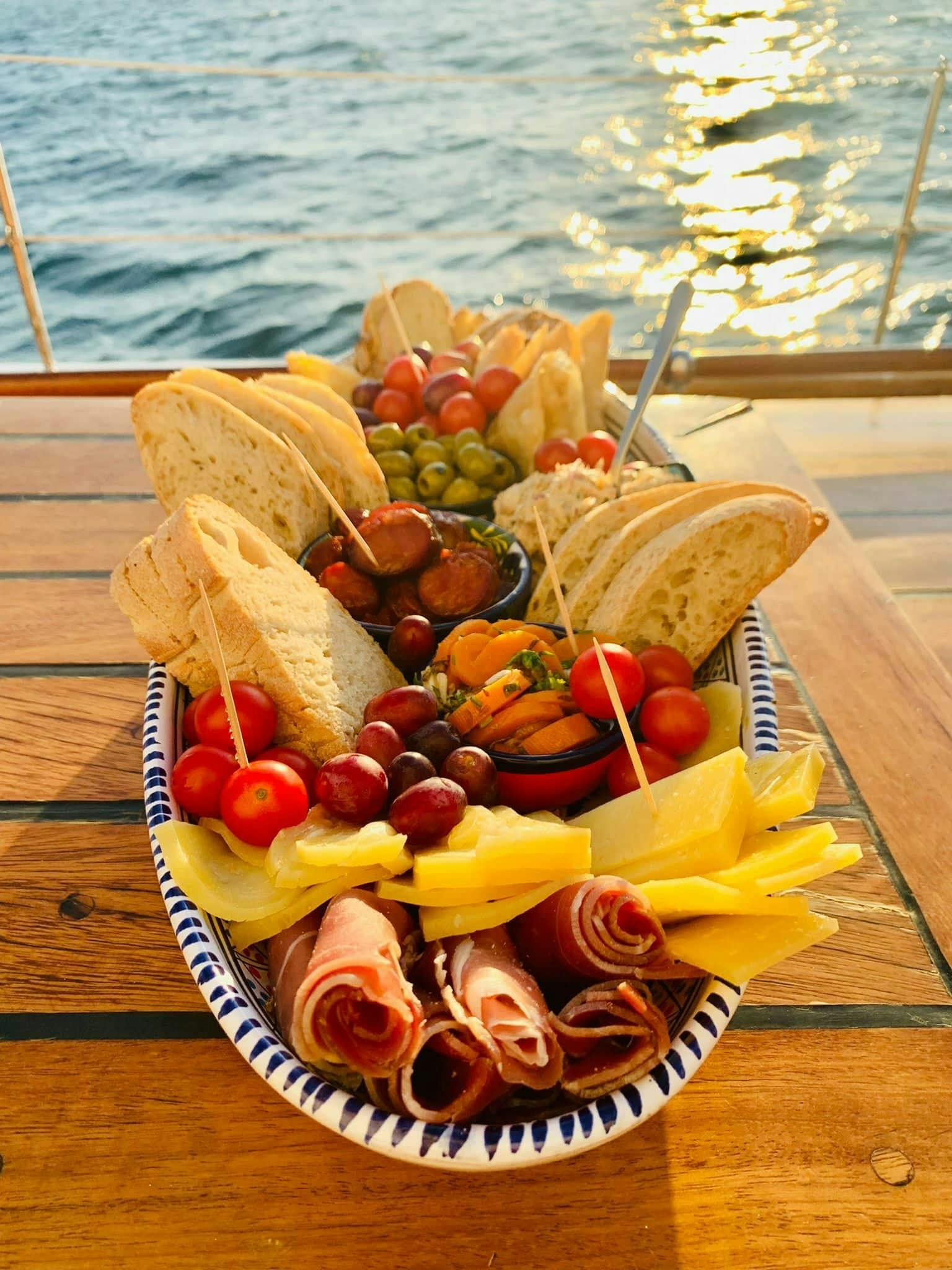 Sunset sailing in the Algarve with tapas, drinks and swimming