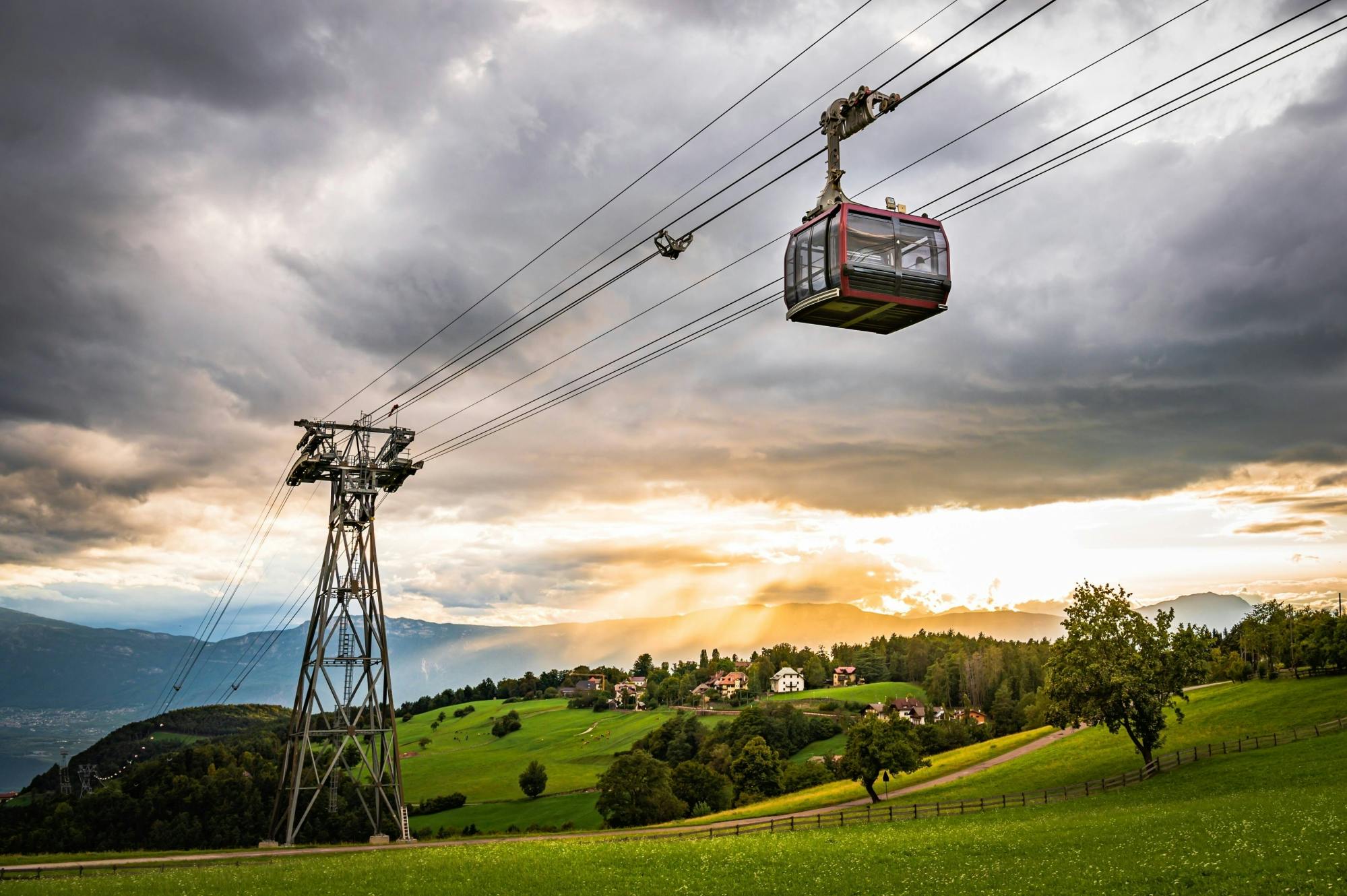 Bolzano and Renon tour with panoramic train ride