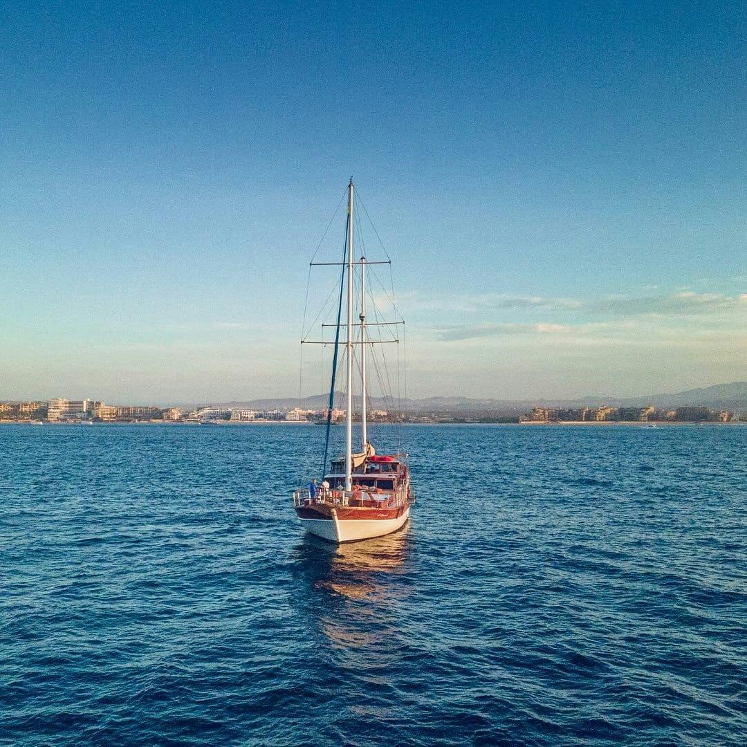 Sail and Snorkel Tour to Cabo Arch with Lunch