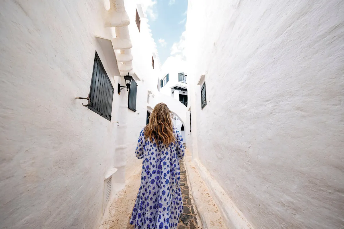 Full-day guided tour of Mahon with boat trip and Binibeca visit