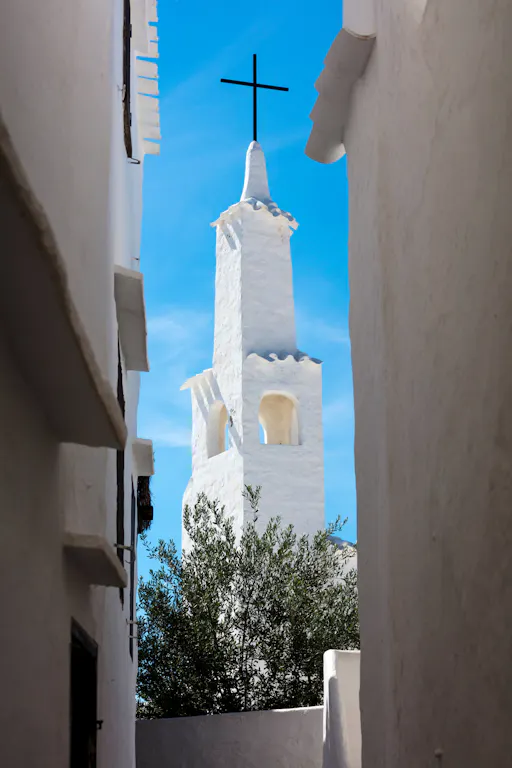 Full-day guided tour of Mahon with boat trip and Binibeca visit