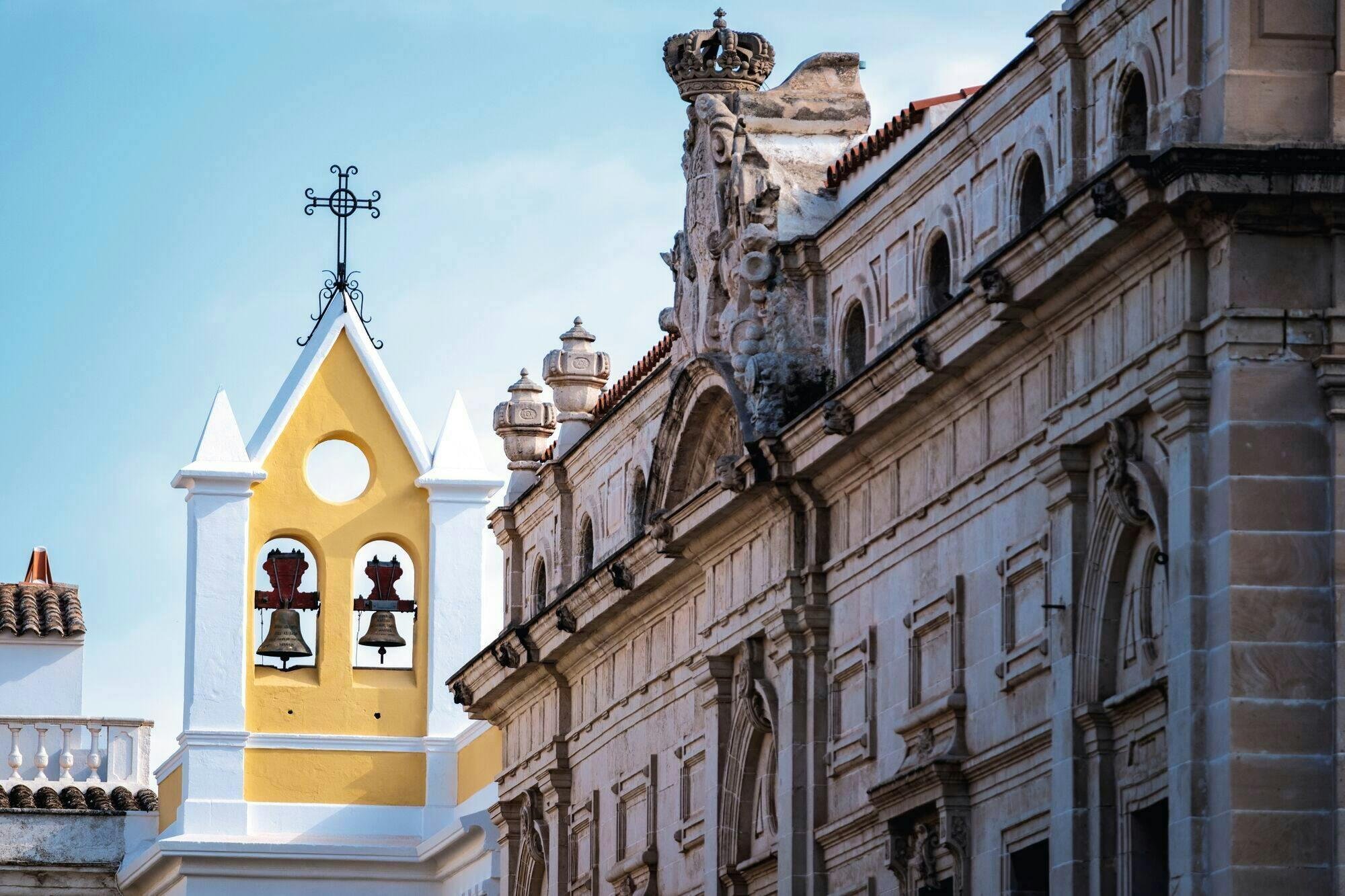 Full-day guided tour of Mahon with boat trip and Binibeca visit