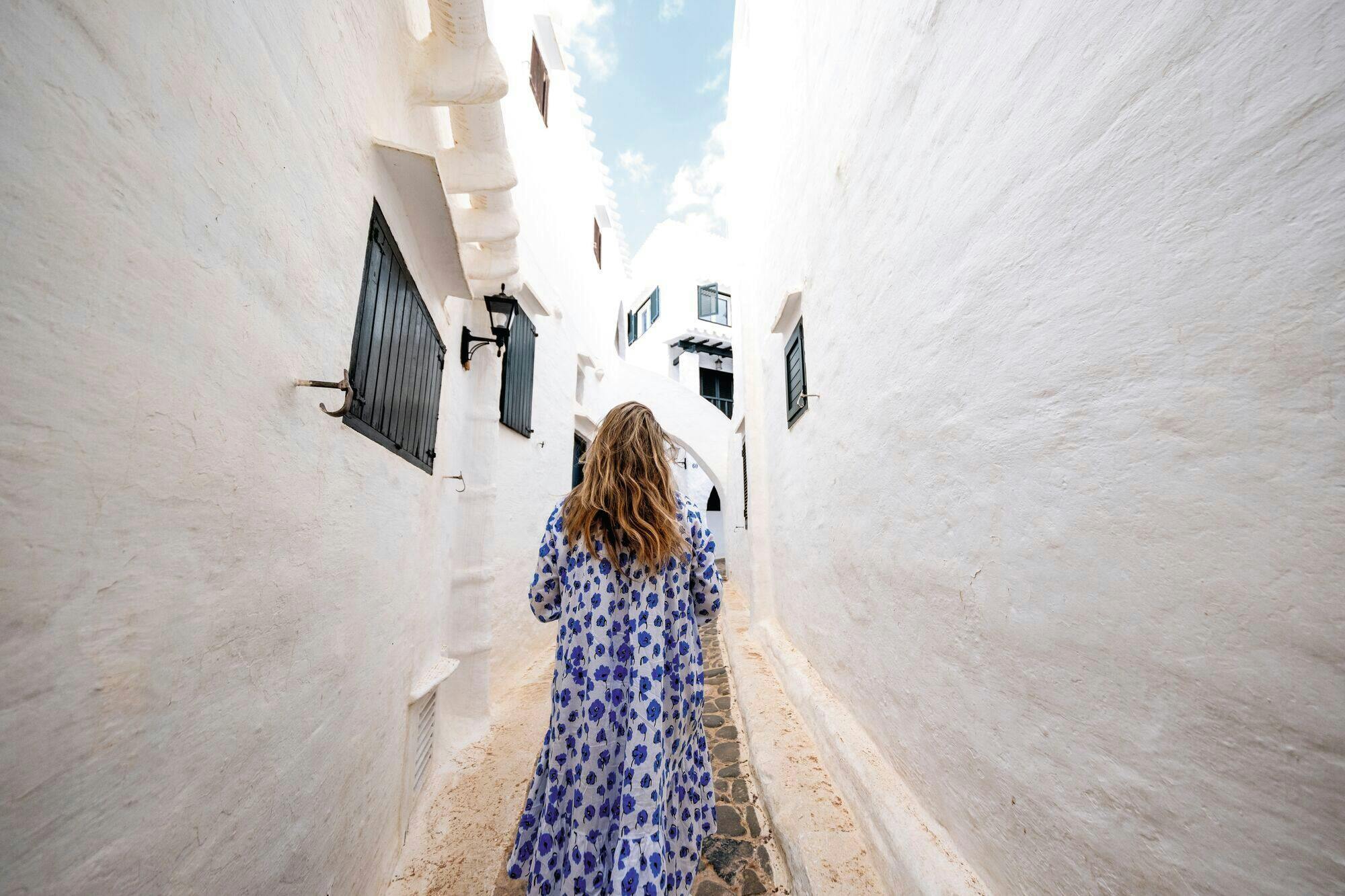 Full-day guided tour of Mahon with boat trip and Binibeca visit