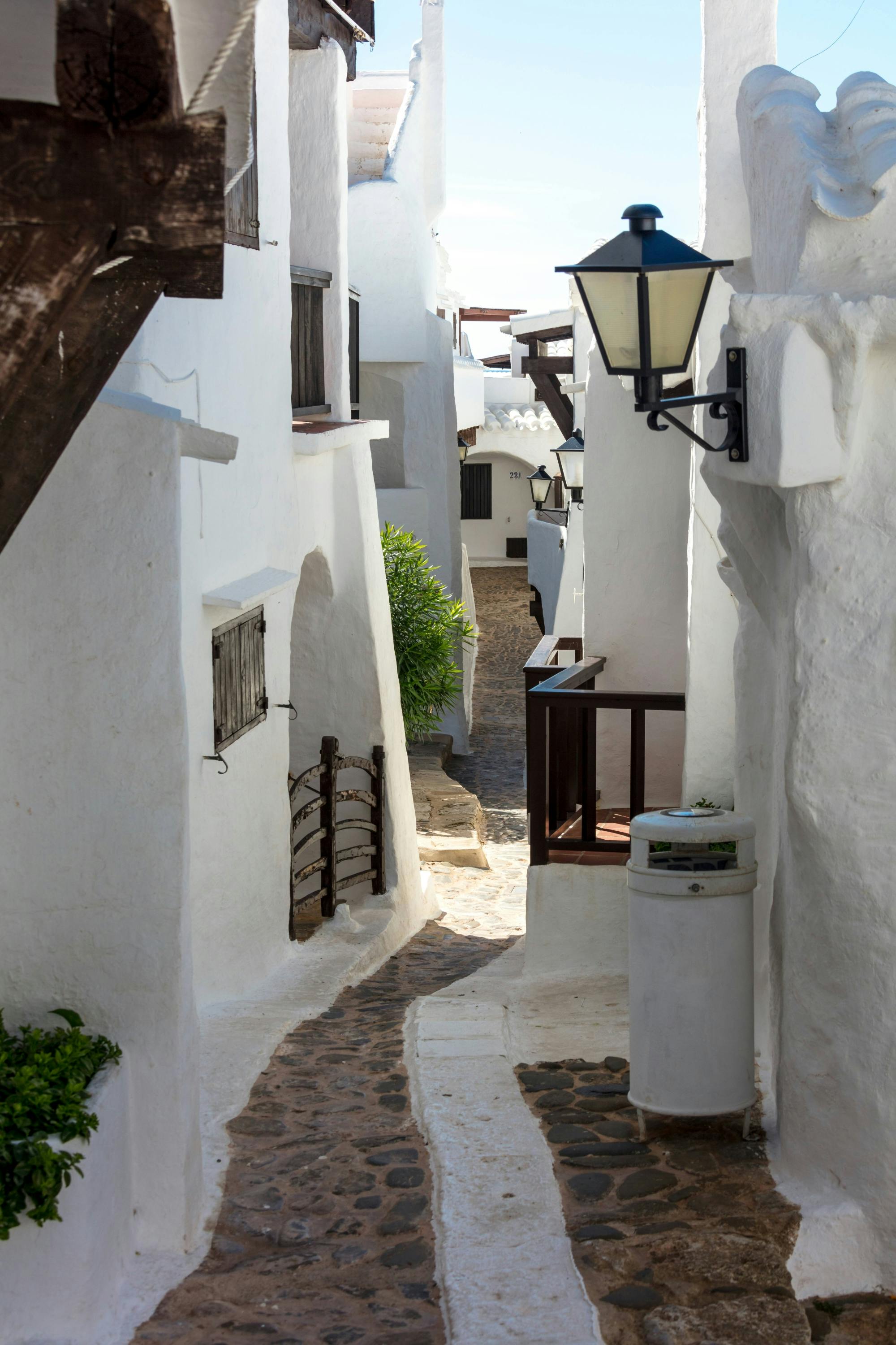 Full-day guided tour of Mahon with boat trip and Binibeca visit