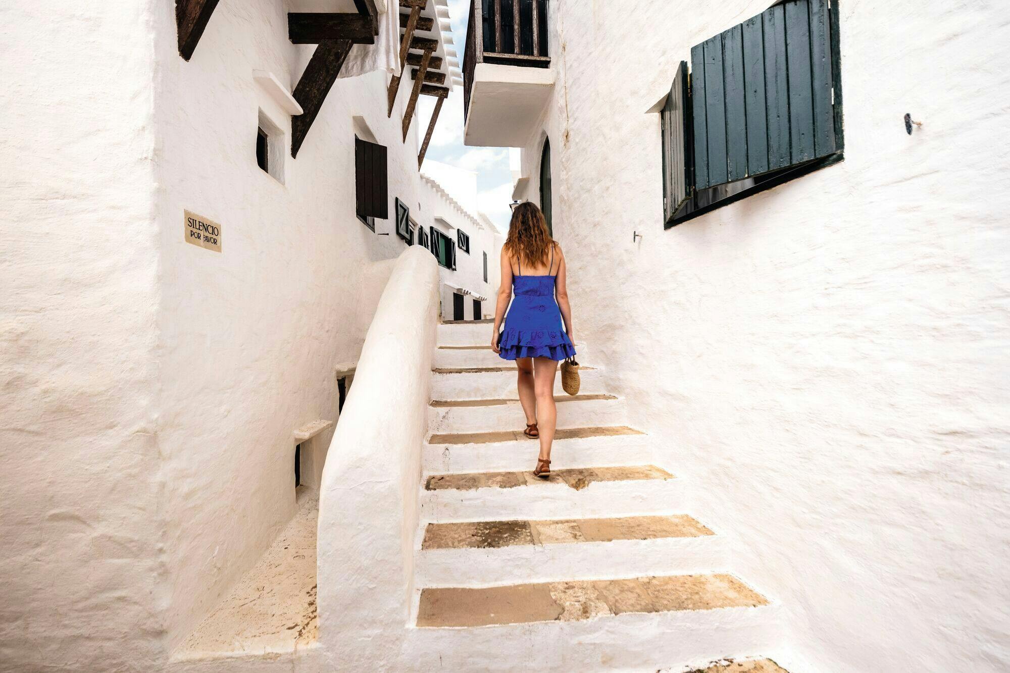 Full-day guided tour of Mahon with boat trip and Binibeca visit