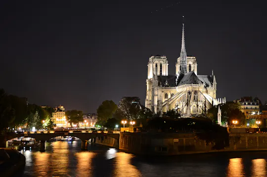 Recorrido privado con iluminación por los principales lugares de interés de París