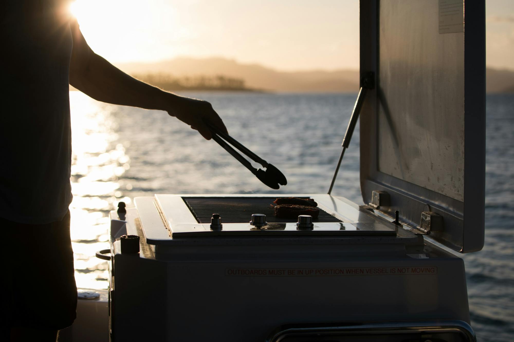 BBQ pontoon boat hire