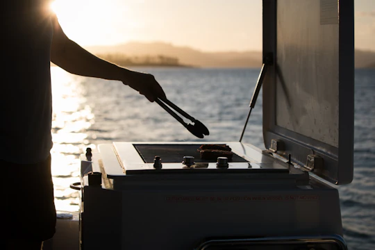 BBQ pontoon boat hire