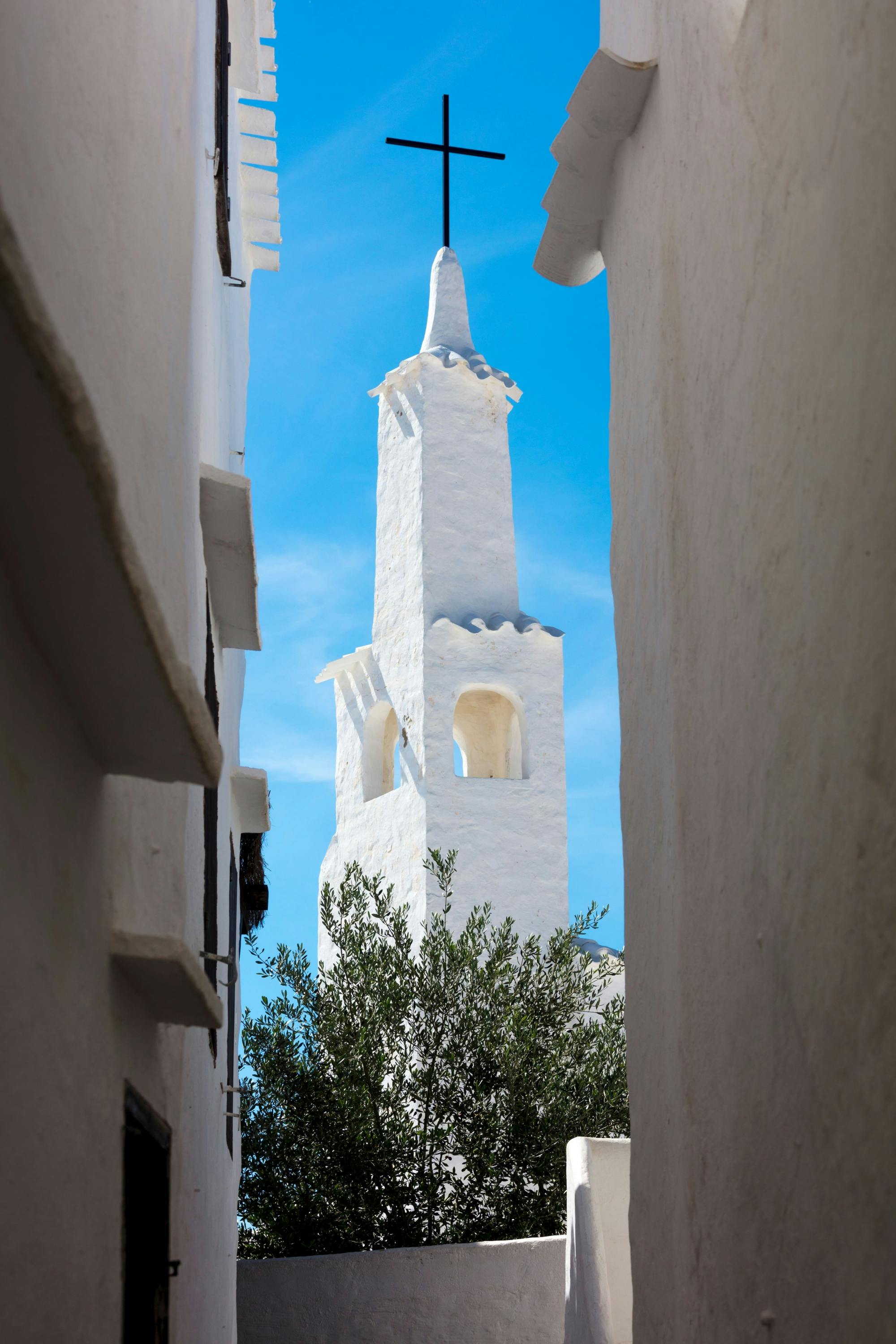 Full-day guided tour of Mahon with boat trip and Binibeca visit