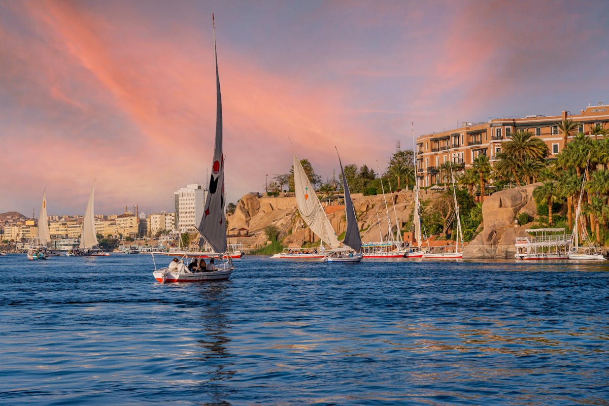 Tè al tramonto nel leggendario hotel Old Cataract di Assuan