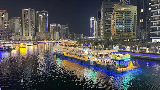Yacht dinner cruise around Dubai Marina