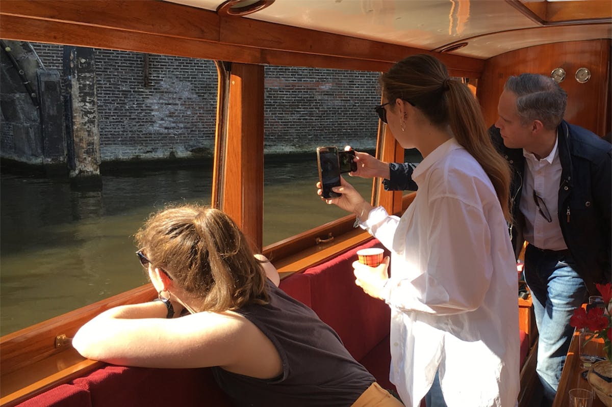 Tour in barca dei canali di Amsterdam di primo mattino