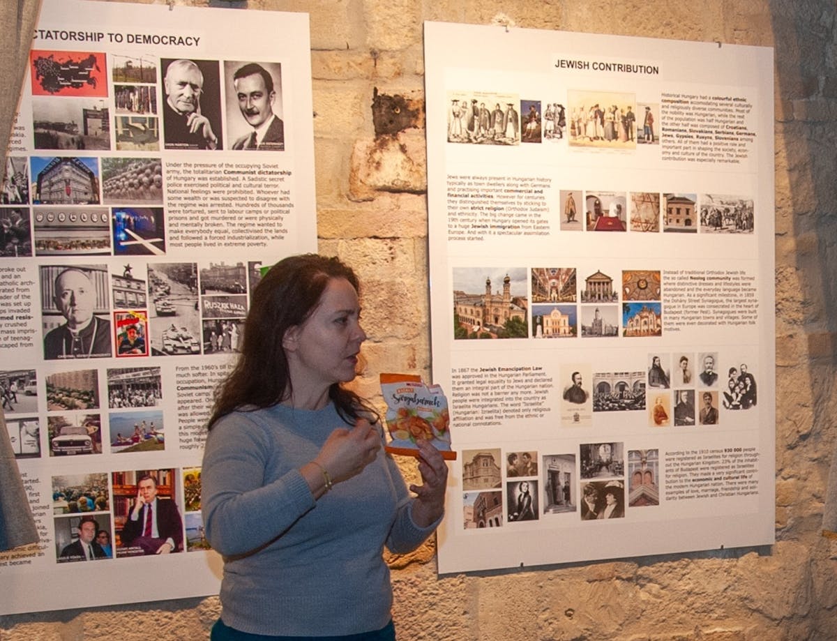 Mostra sul muro del ghetto ebraico di Budapest con guida storica