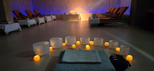 Expérience de relaxation guidée en groupe et de bain sonore sur l'île de Sal