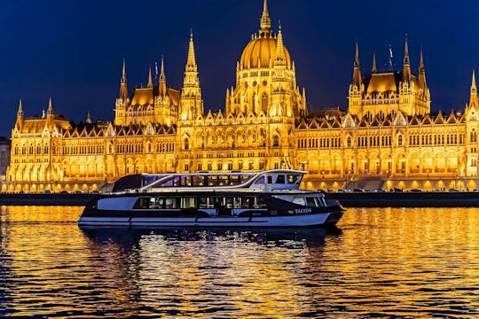 Evening dinner cruise on the Danube in Budapest