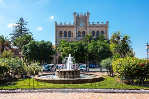 Ciutadella walking tour with shopping, El Toro visit and Casa Olivar