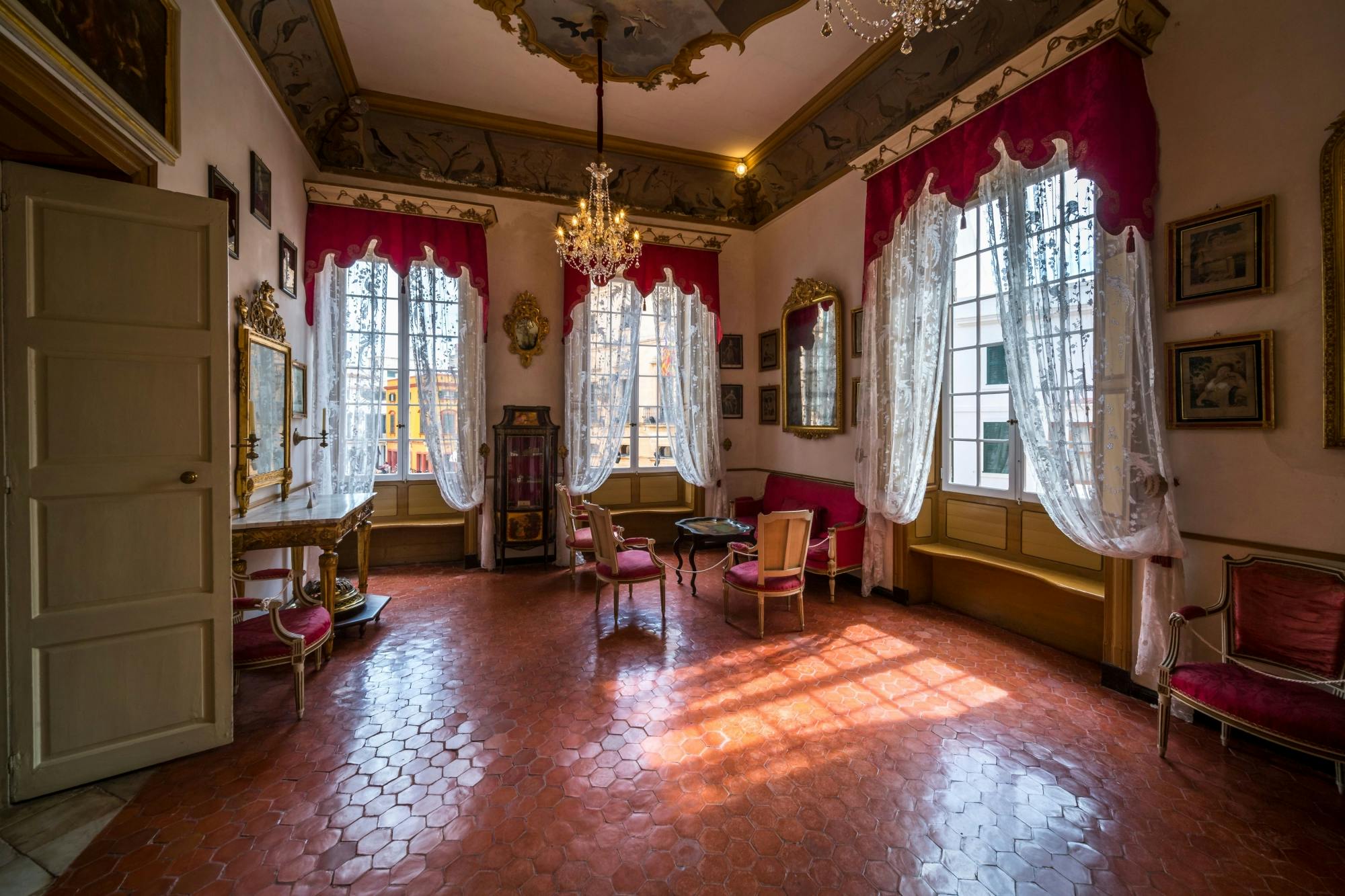 Ciutadella walking tour with shopping, El Toro visit and Casa Olivar