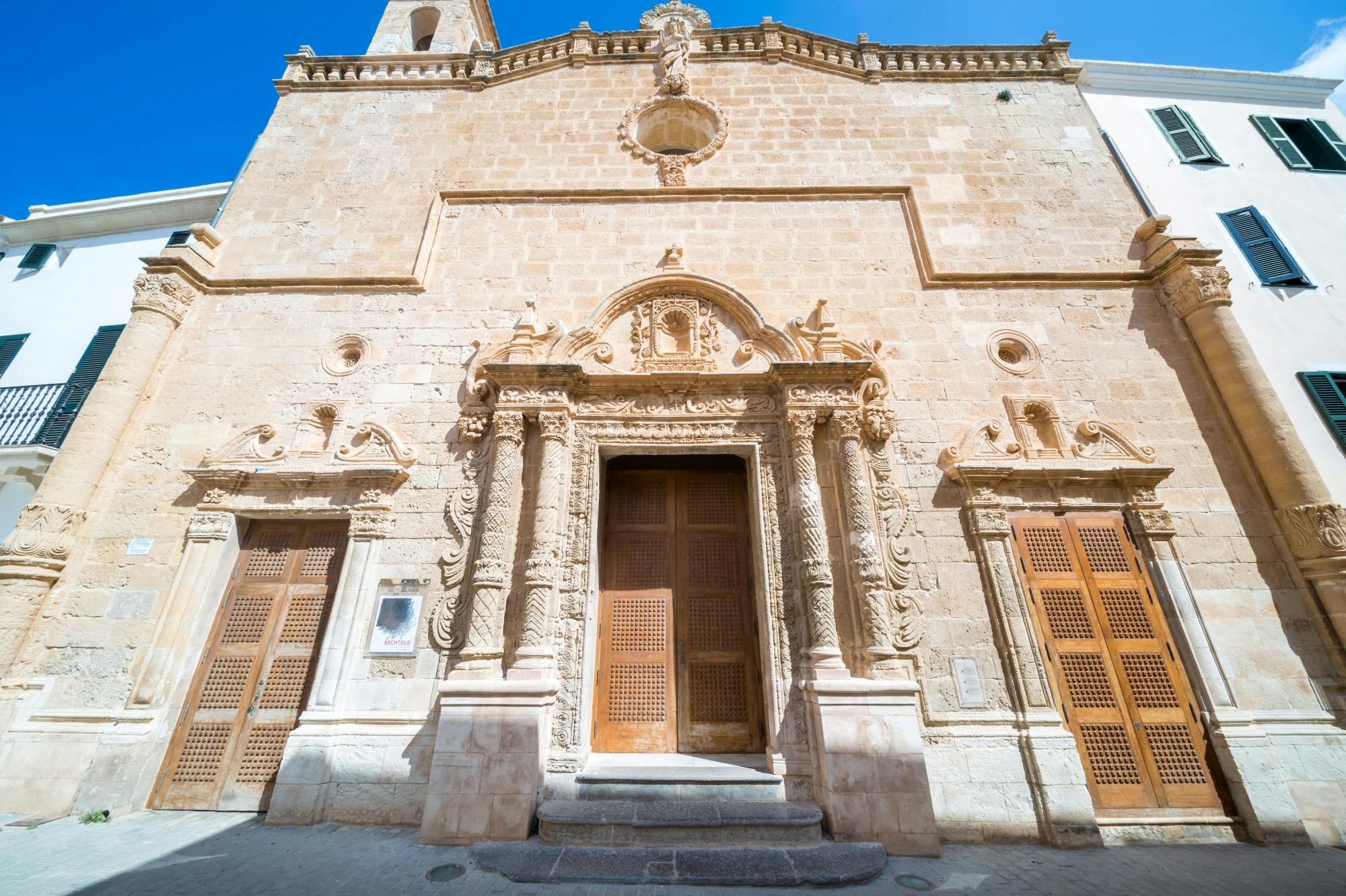 Ciutadella walking tour with shopping, El Toro visit and Casa Olivar