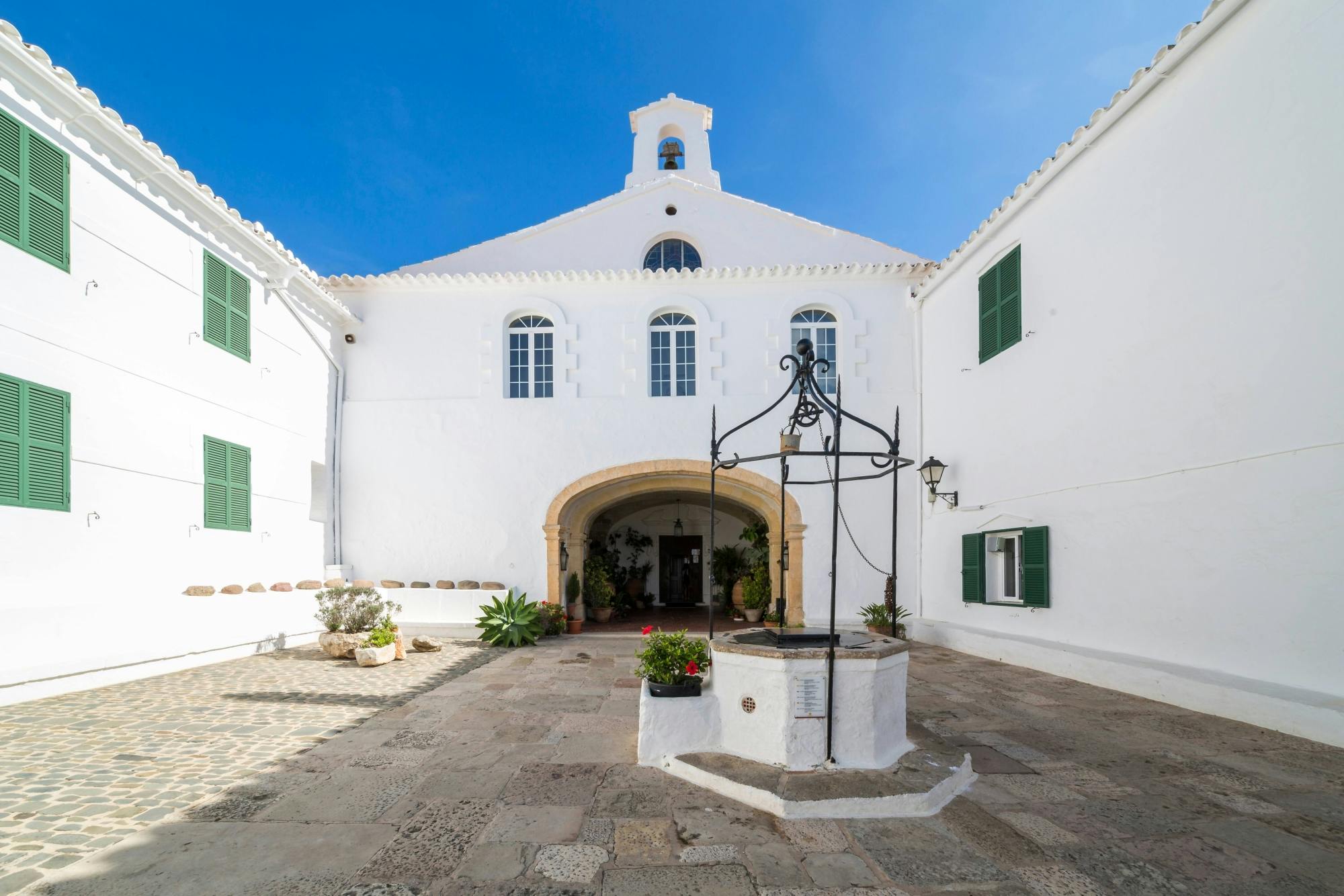 Ciutadella walking tour with shopping, El Toro visit and Casa Olivar