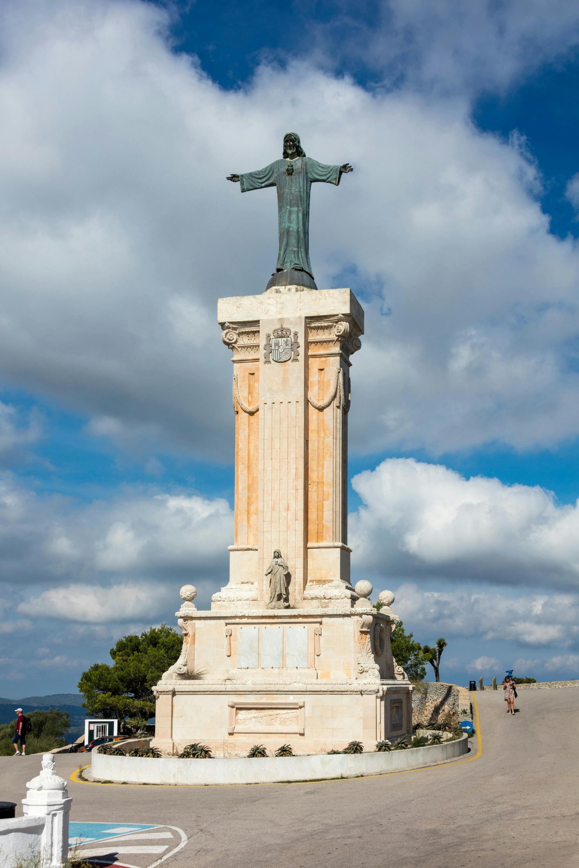 Ciutadella walking tour with shopping, El Toro visit and Casa Olivar