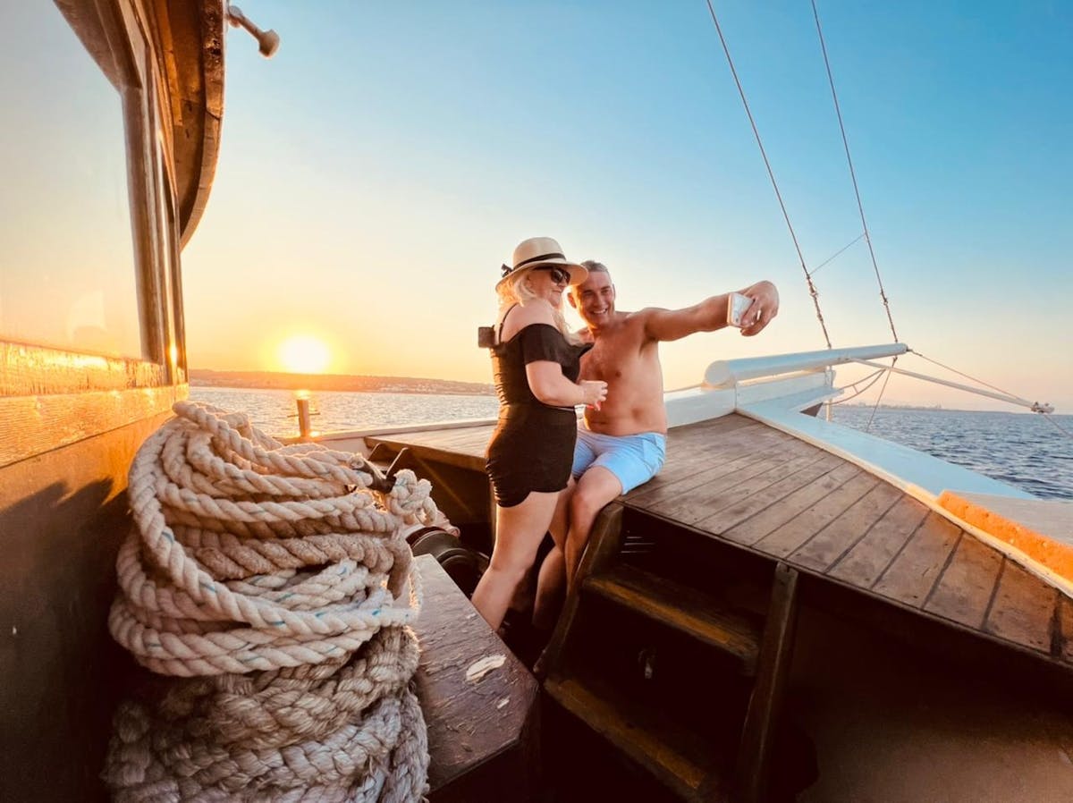 Zonsondergangcruise met onbeperkte drankjes langs de baai van Lindos