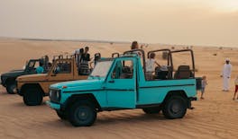 Safári matinal em Dubai na classe G vintage no Al Marmoom Oasis
