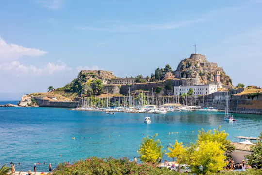 Sites & Bites: de oude binnenstad van Corfu, Griekse donuts en ouzo