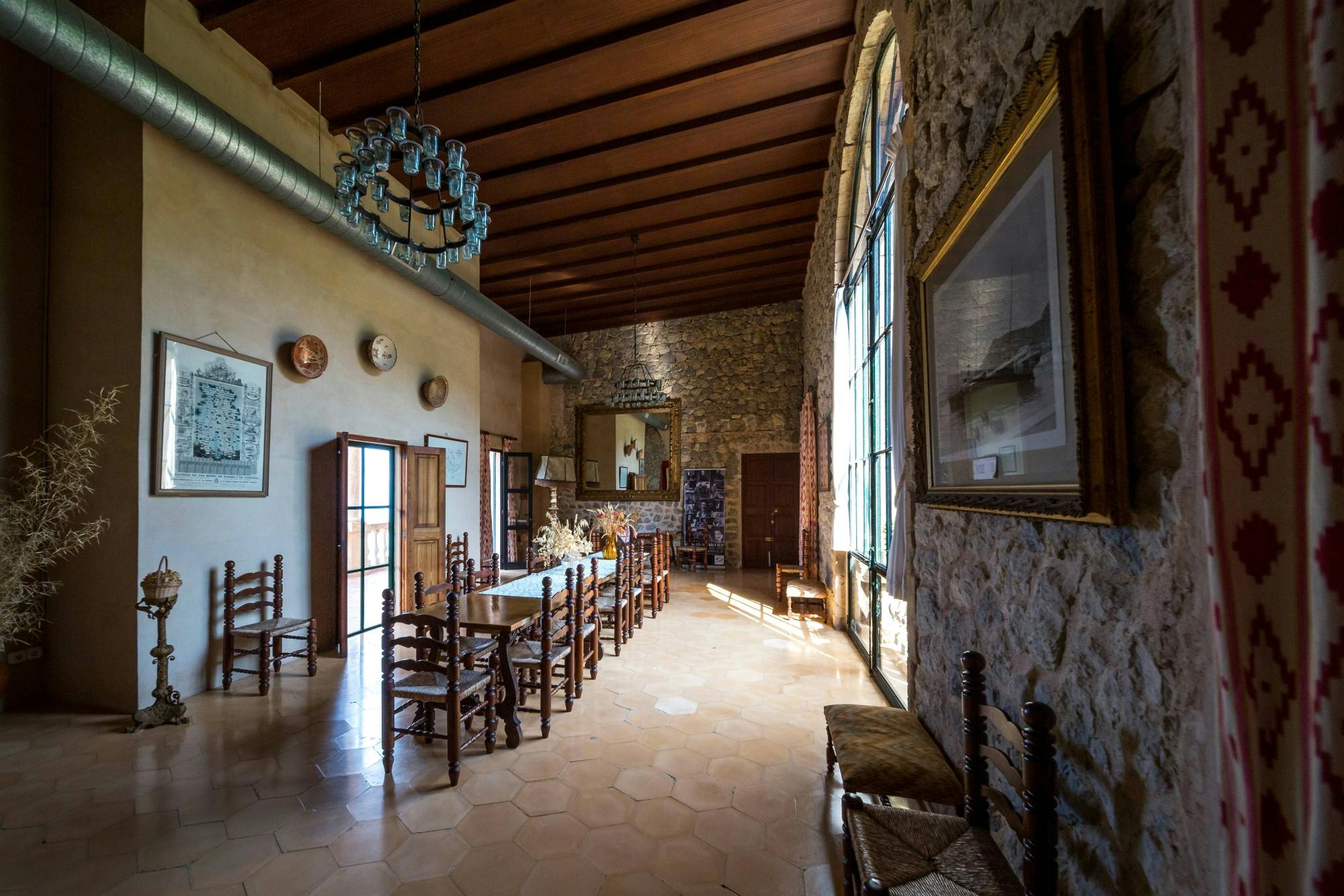 Majorca’s Valldemossa and Sa Foradada tour with tastings in Czech