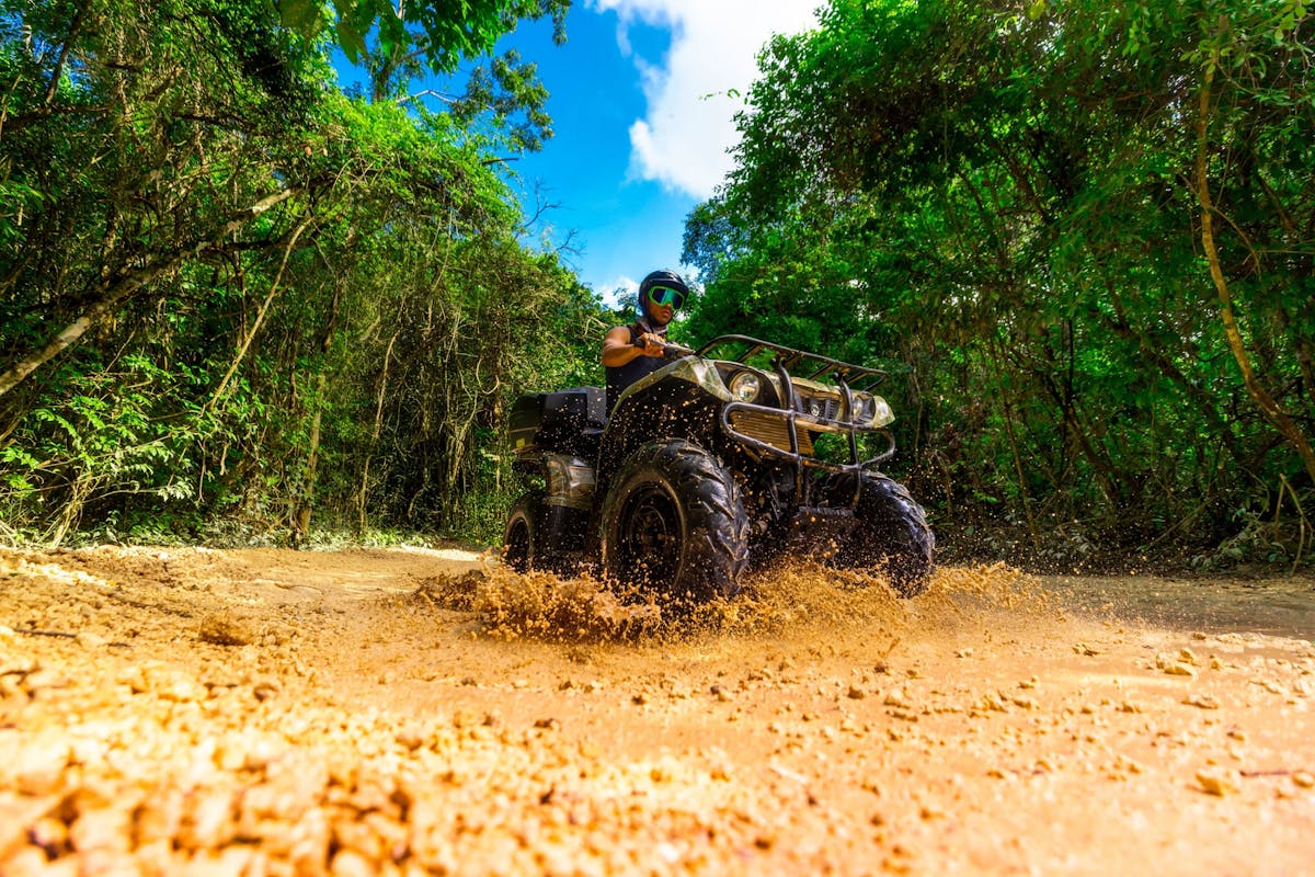 Jungle-avontuur met ATV, tokkelbaan, cenote en tequilaproeverij