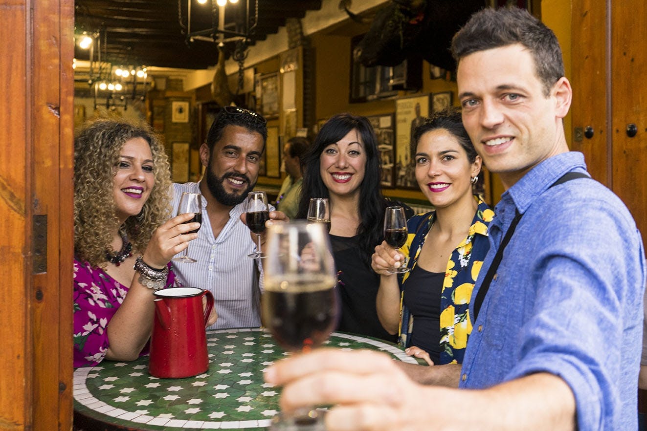 Seville wine and tapas guided tour
