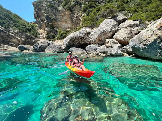Excursión guiada en kayak por Cala Granadella