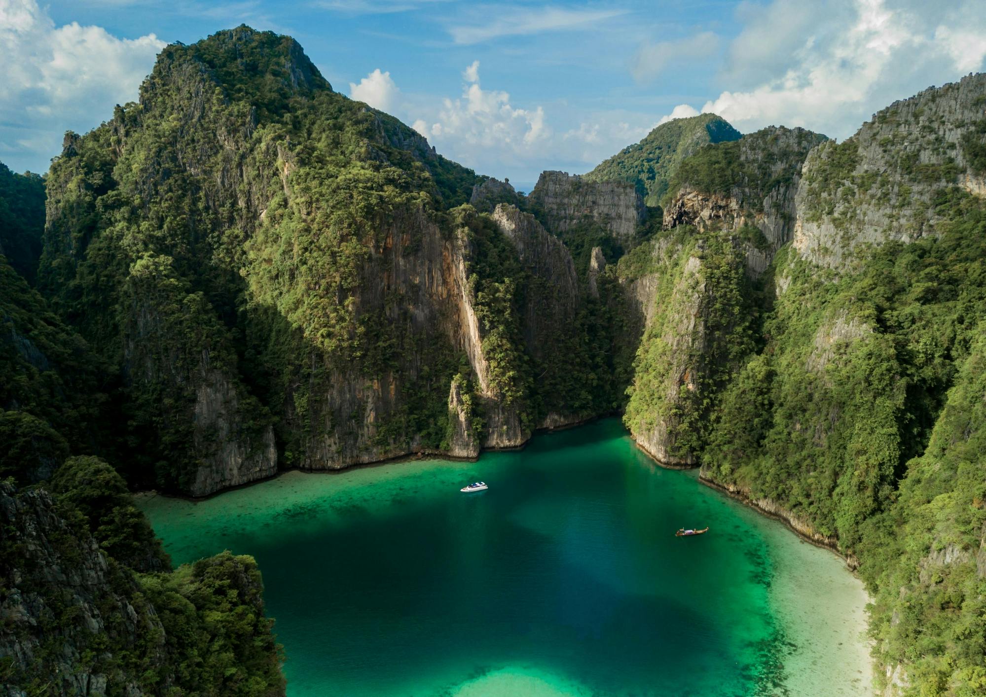 Full-day Phi Phi Islands Speedboat Tour with Pileh Lagoon