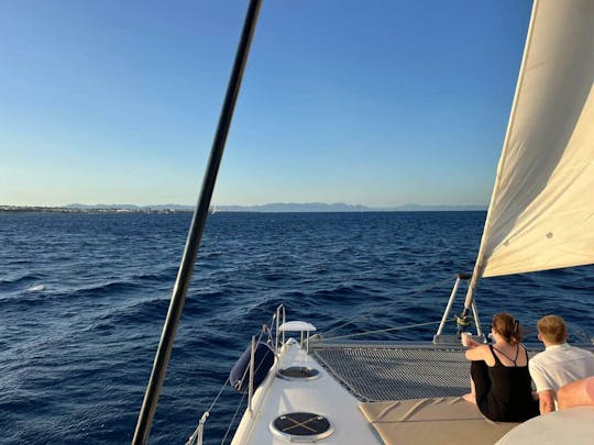 Croisière en catamaran semi-privée d'une demi-journée à Rhodes avec transfert