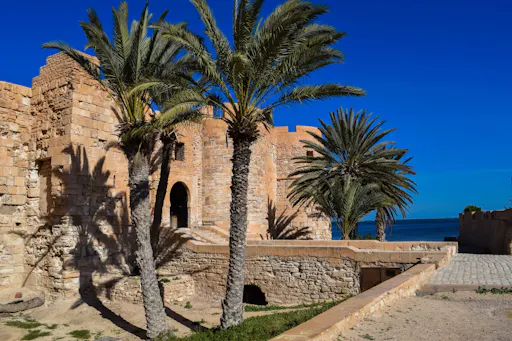 Mahdia and Monastir full-day tour with lunch at a farm