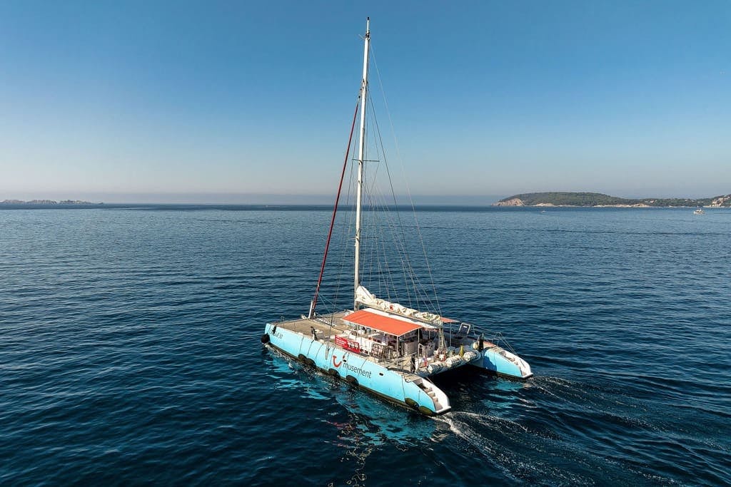 Catamaran cruise from Dubrovnik to Kalamota Island with lunch