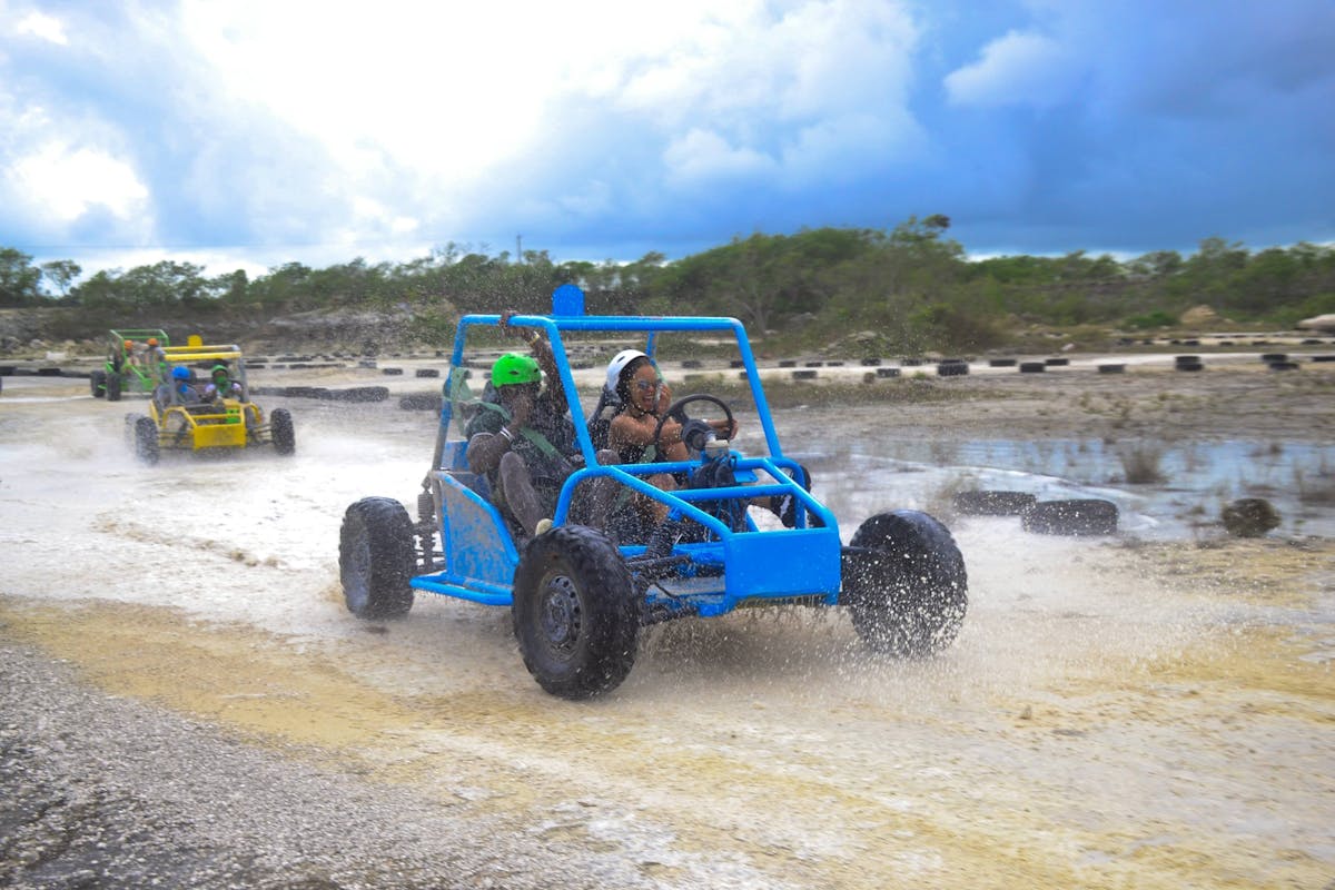 Tour di un'intera giornata a Punta Cana con giro in buggy e crociera in catamarano