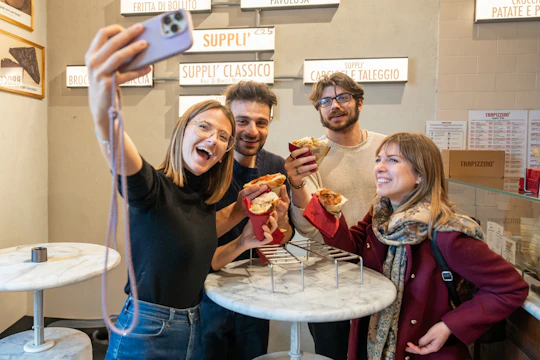 Street tour and food tasting with the best bars of Milan