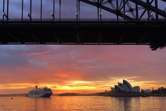Crociera al tramonto nel porto di Twilight Treasures