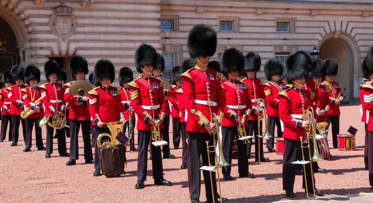 Changing of the Guard walking tour in London