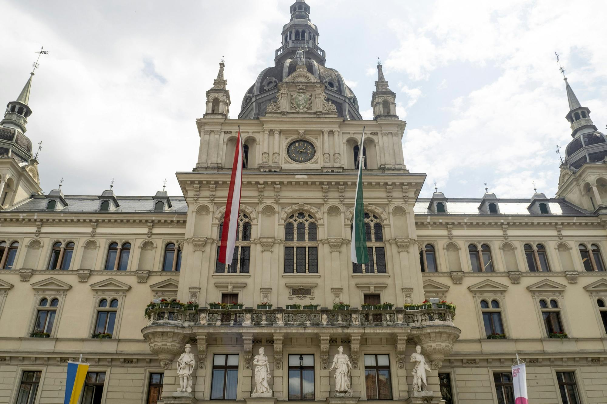 Private guided tour through the history of Graz with a local