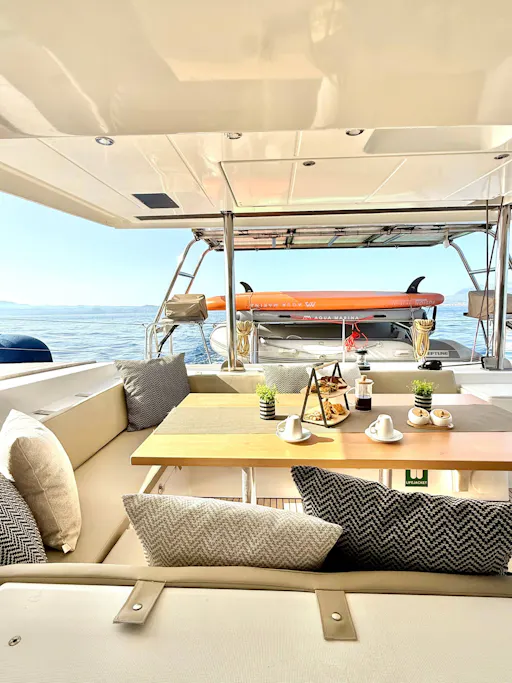 Premium Catamaran Cruise to Dia Island