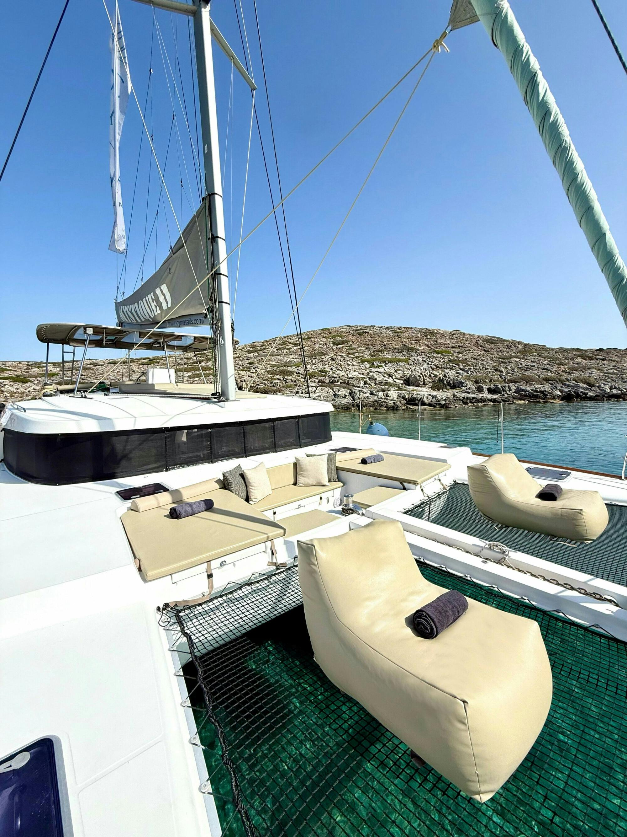 Premium Catamaran Cruise to Dia Island