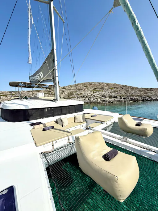 Premium Catamaran Cruise to Dia Island