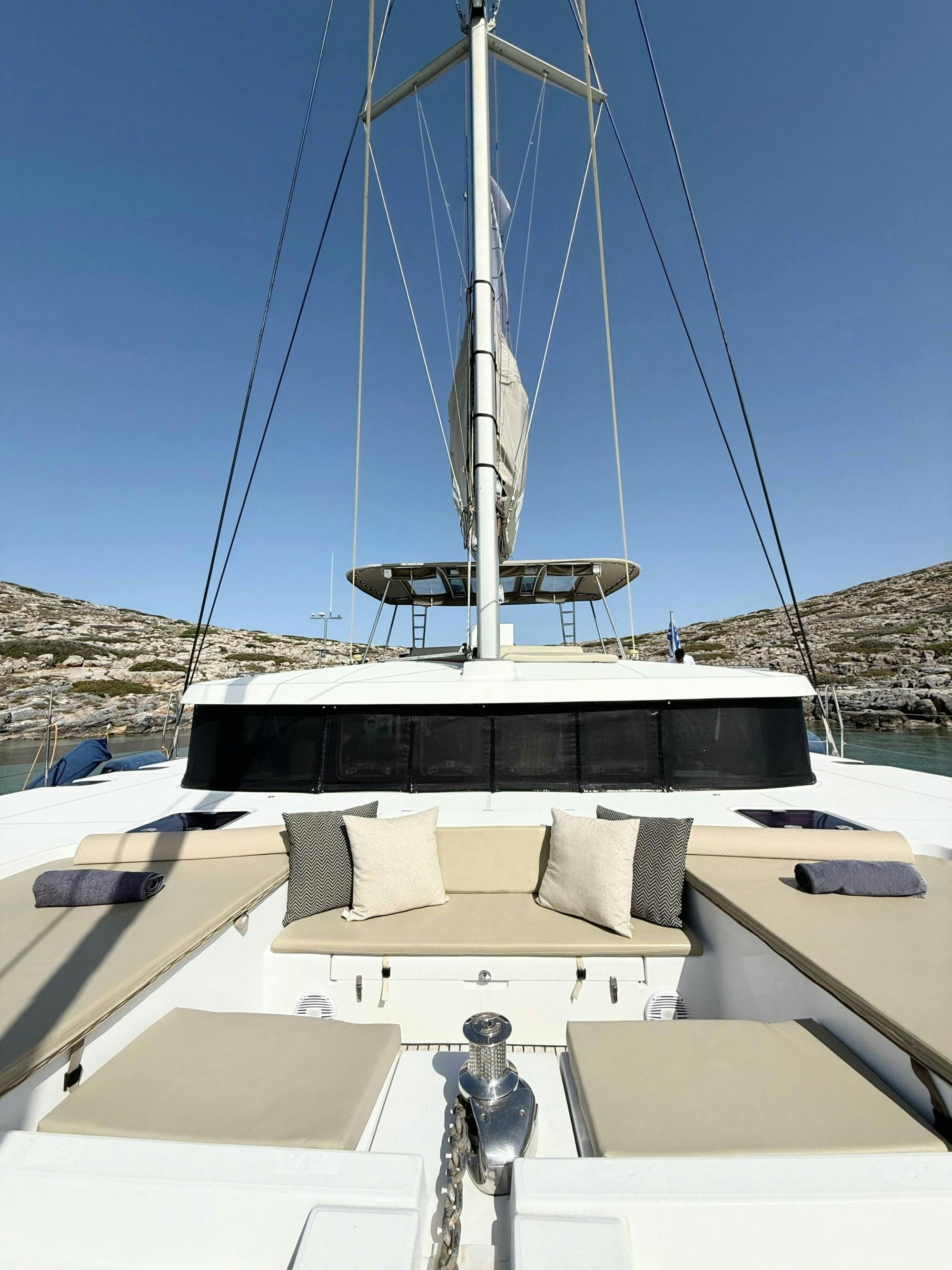 Premium Catamaran Cruise to Dia Island