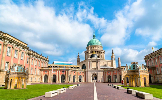 1-hour tour of Potsdam attractions with a local