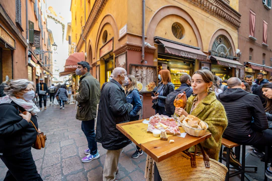 Guided gastronomic and cultural tour through Bologna