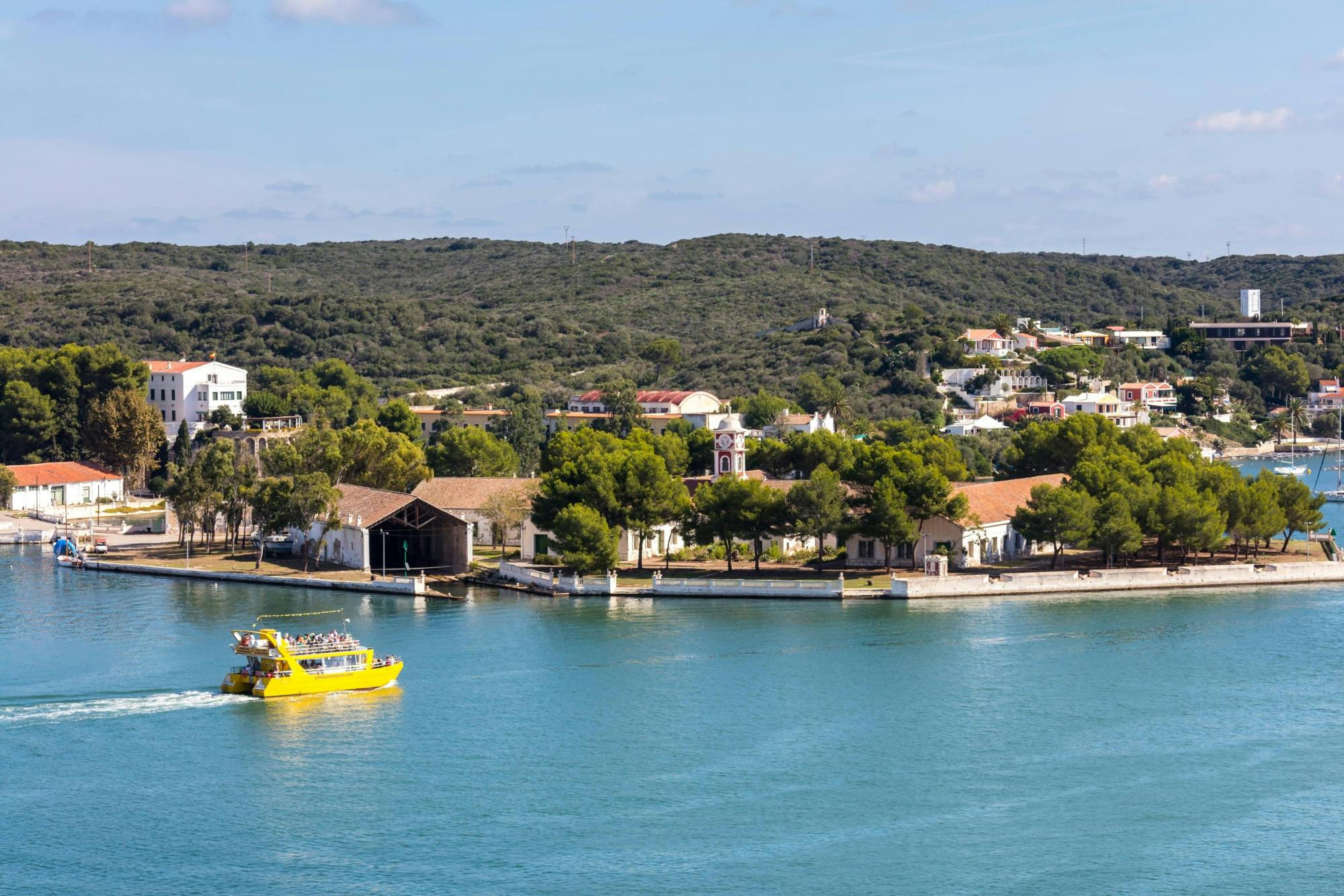 Xoroi grot, Fornells & Son Parc strand met boottocht in de haven van Mahon