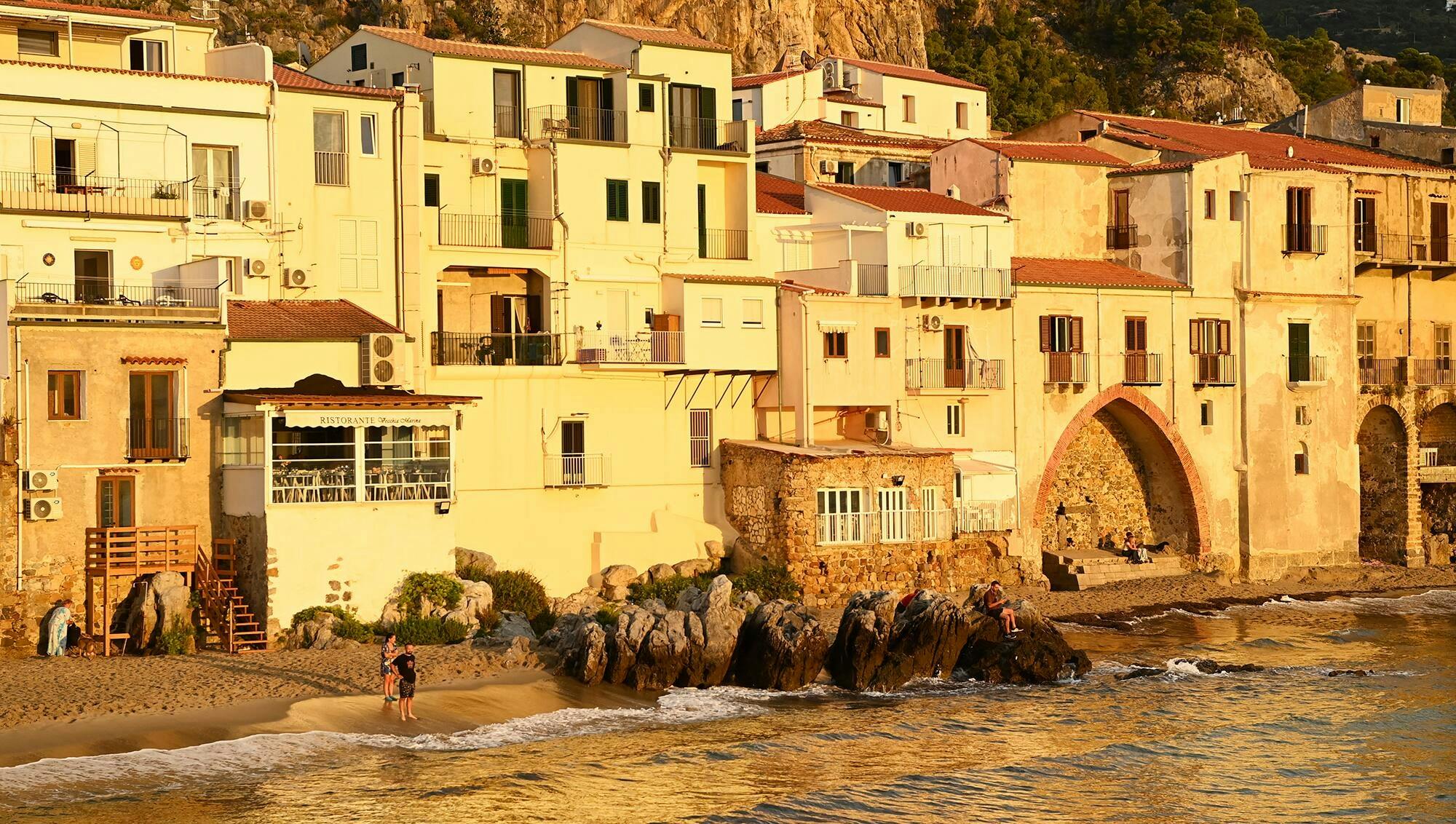 Campofelice to Cefalù evening shuttle service in Sicily